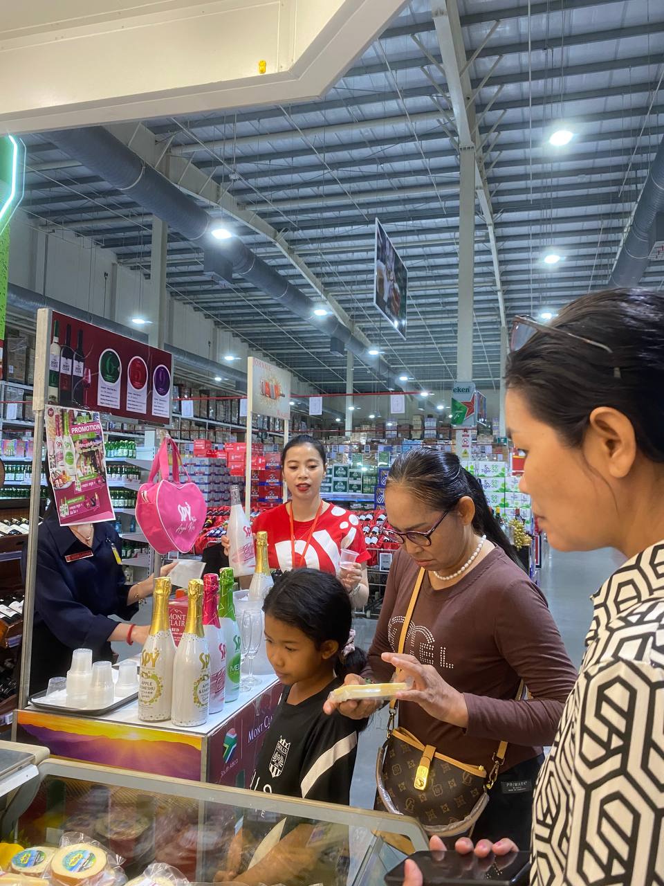 Experience SPY Sparkle: LIVE Testing at Makro on December 23 - Image 23